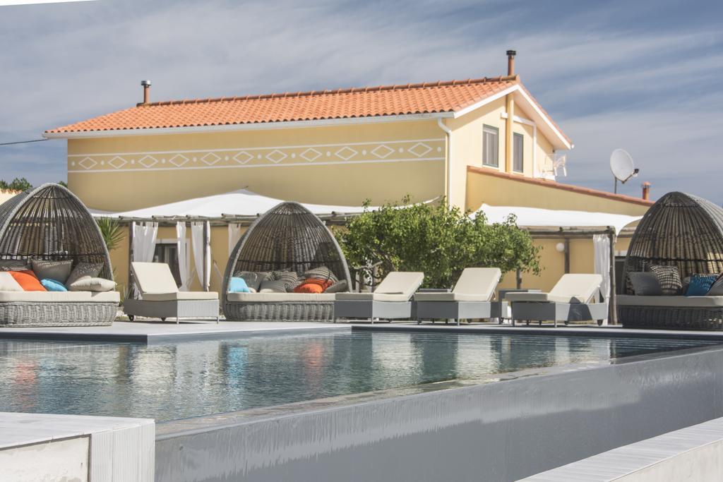 The Fig Boutique Suites Salir de Porto Luaran gambar
