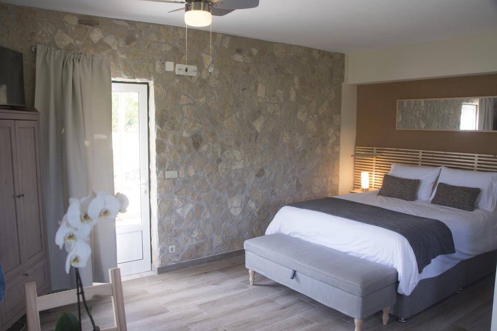 The Fig Boutique Suites Salir de Porto Luaran gambar